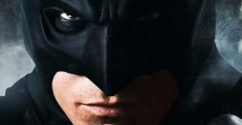 Imagen de Batman mirando a la cámara